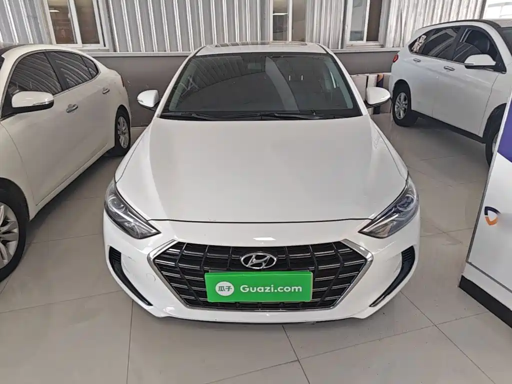 Hyundai Elantra — фото 3