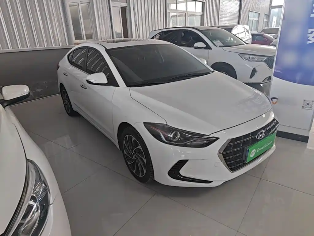 Hyundai Elantra — фото 4