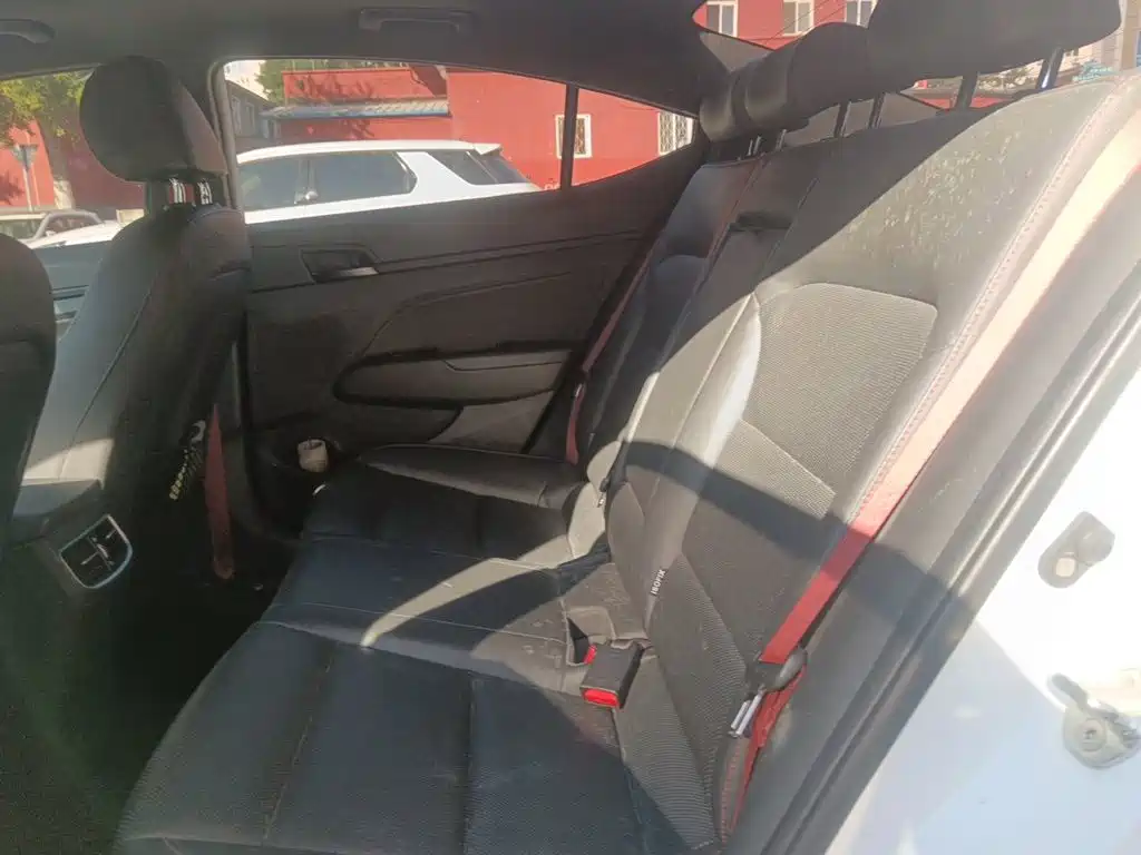 Hyundai Elantra — фото 18