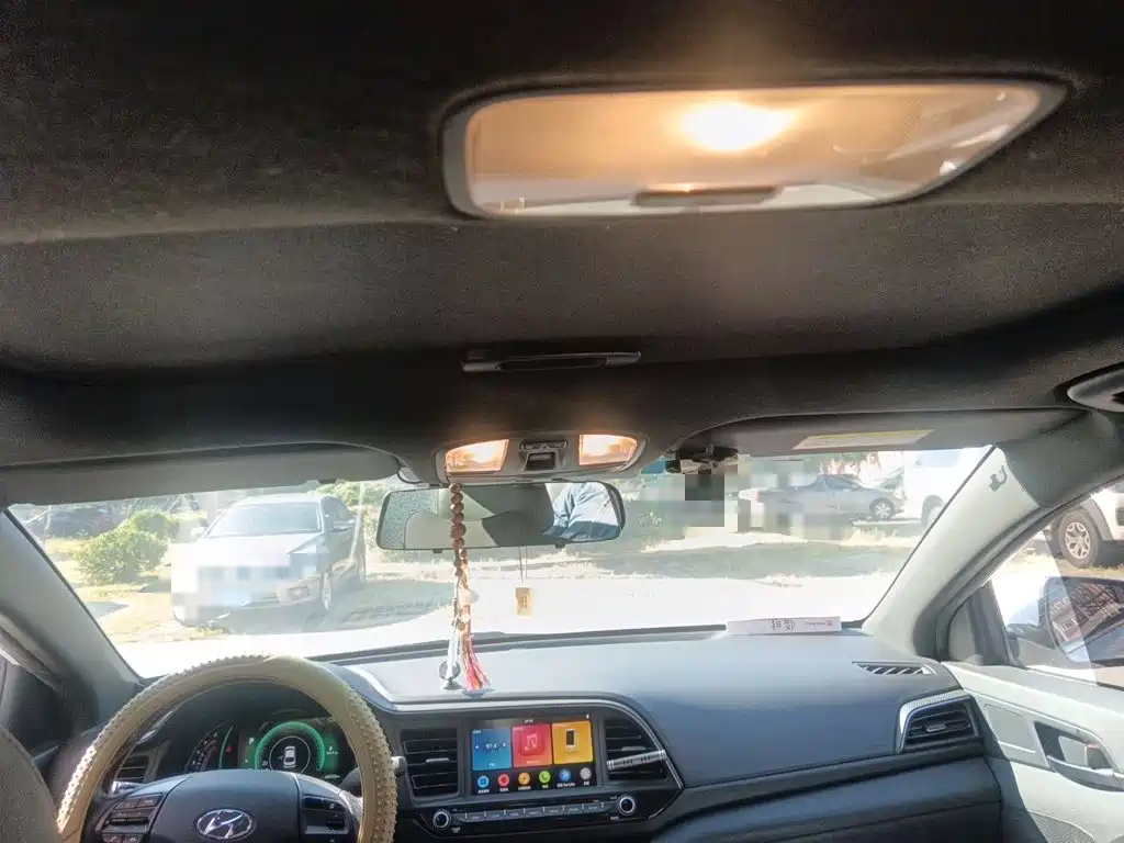 Hyundai Elantra — фото 19