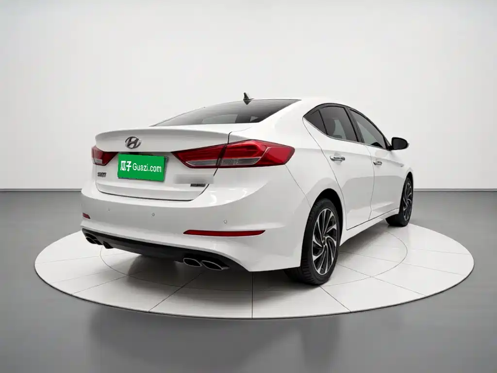 Hyundai Elantra — фото 6