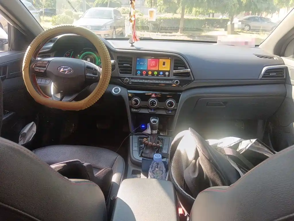 Hyundai Elantra — фото 10