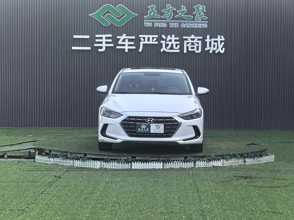Hyundai Elantra — фото 2