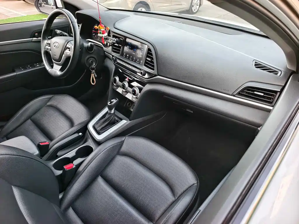 Hyundai Elantra — фото 16
