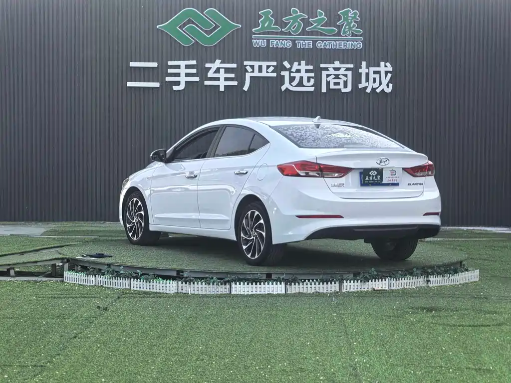 Hyundai Elantra — фото 17