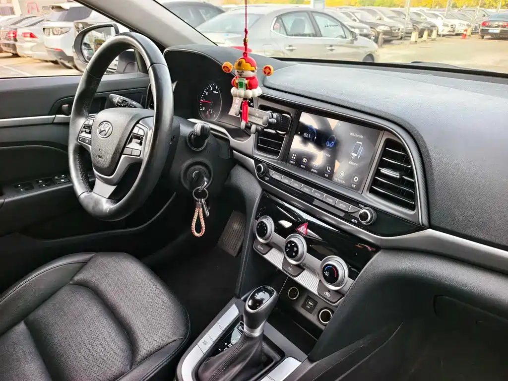 Hyundai Elantra — фото 19