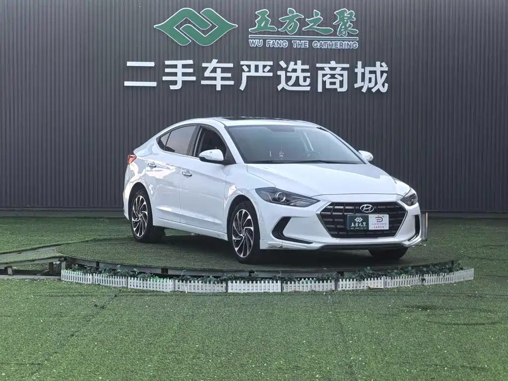 Hyundai Elantra — фото 3
