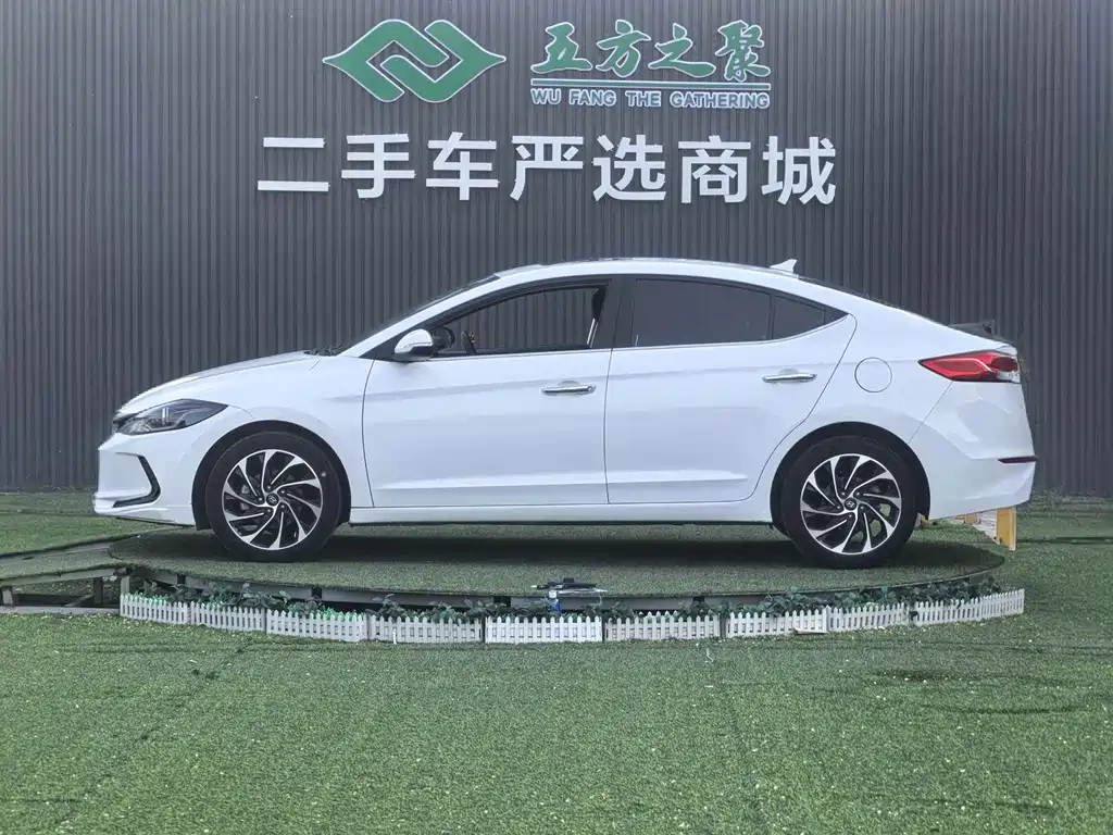 Hyundai Elantra — фото 22