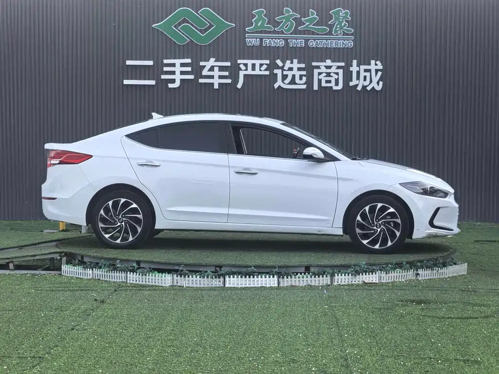 Hyundai Elantra — фото 4