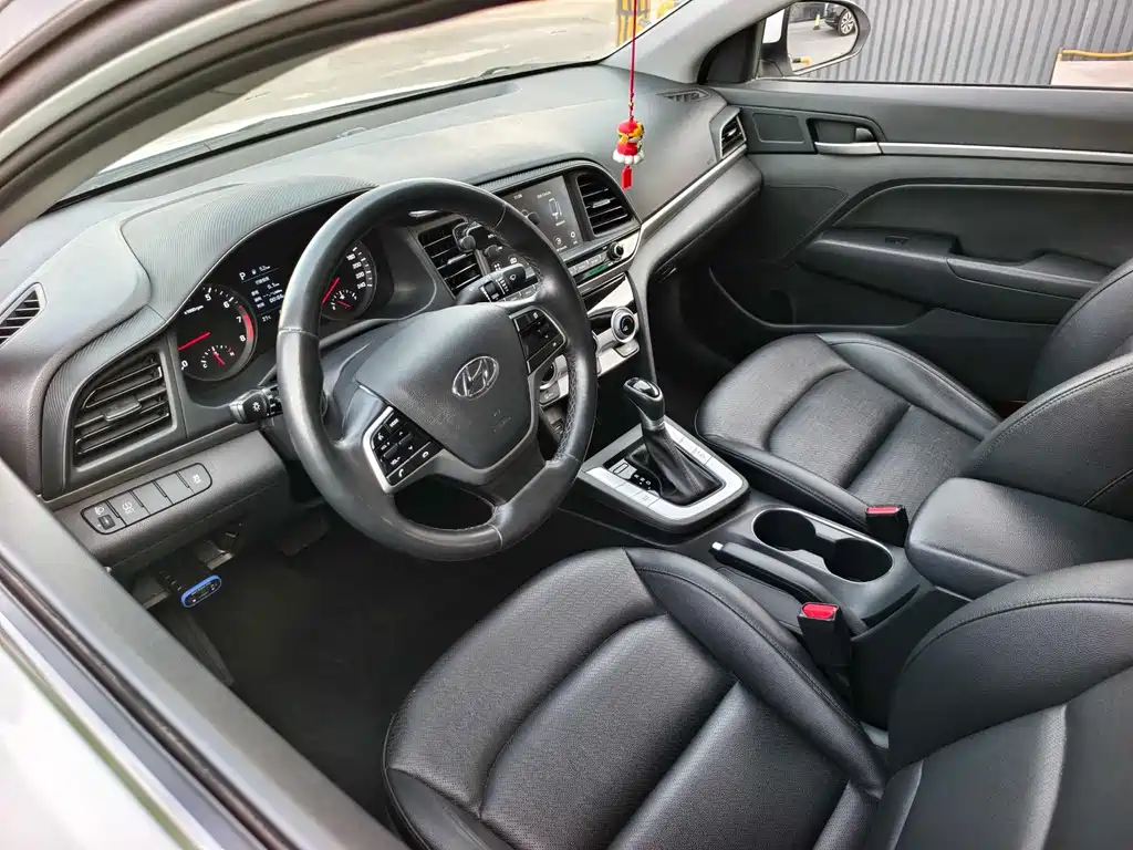 Hyundai Elantra — фото 8