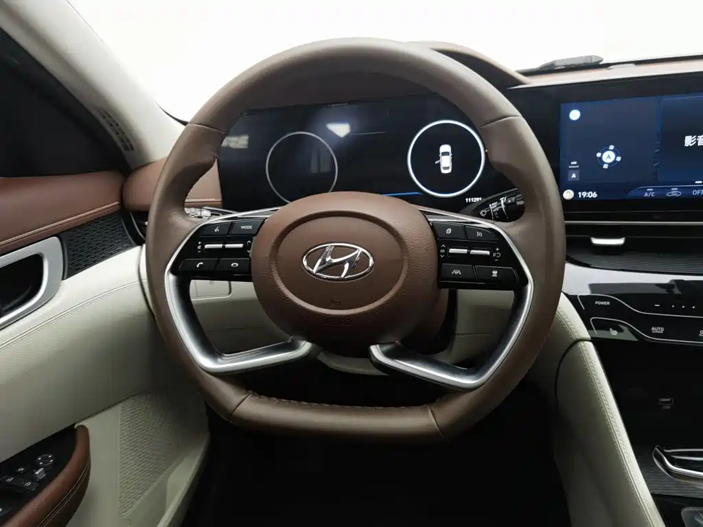 Hyundai Mistra — фото 11
