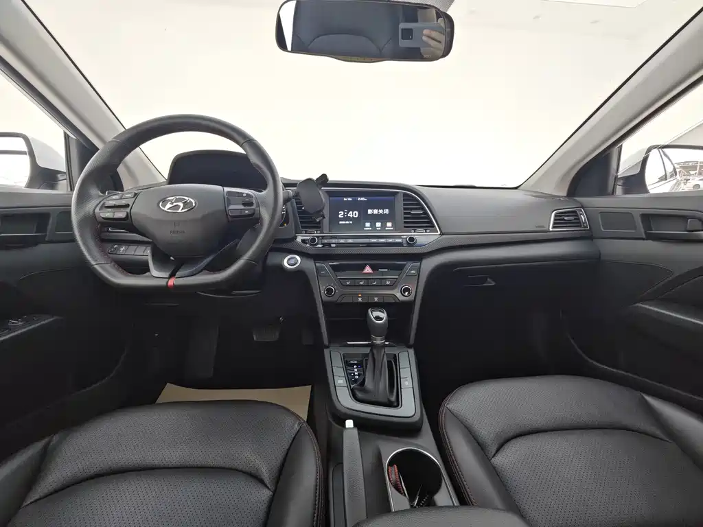 Hyundai Elantra — фото 22