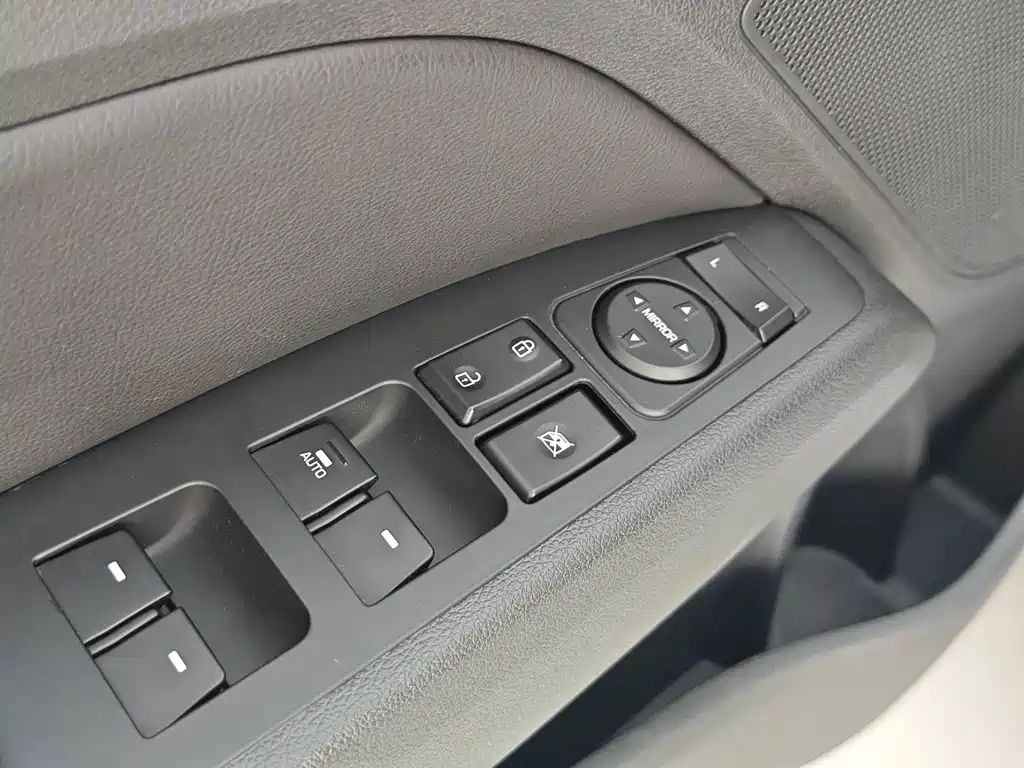 Hyundai Elantra — фото 24