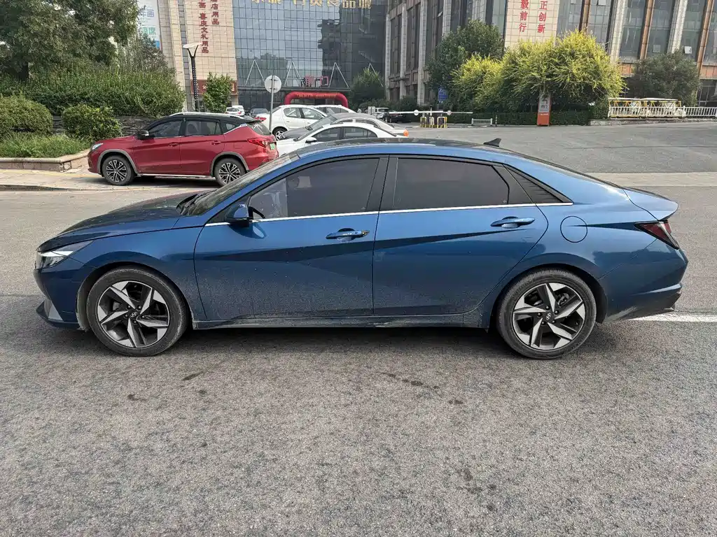 Hyundai Elantra — фото 11