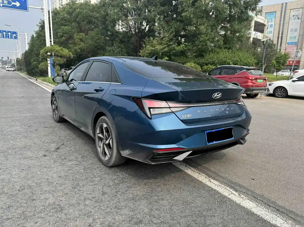 Hyundai Elantra — фото 4