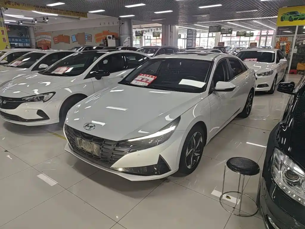 Hyundai Elantra — фото 2