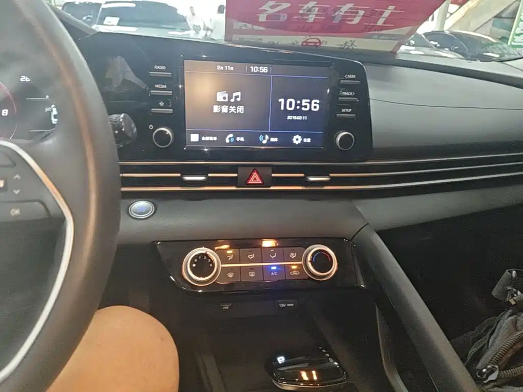 Hyundai Elantra — фото 13