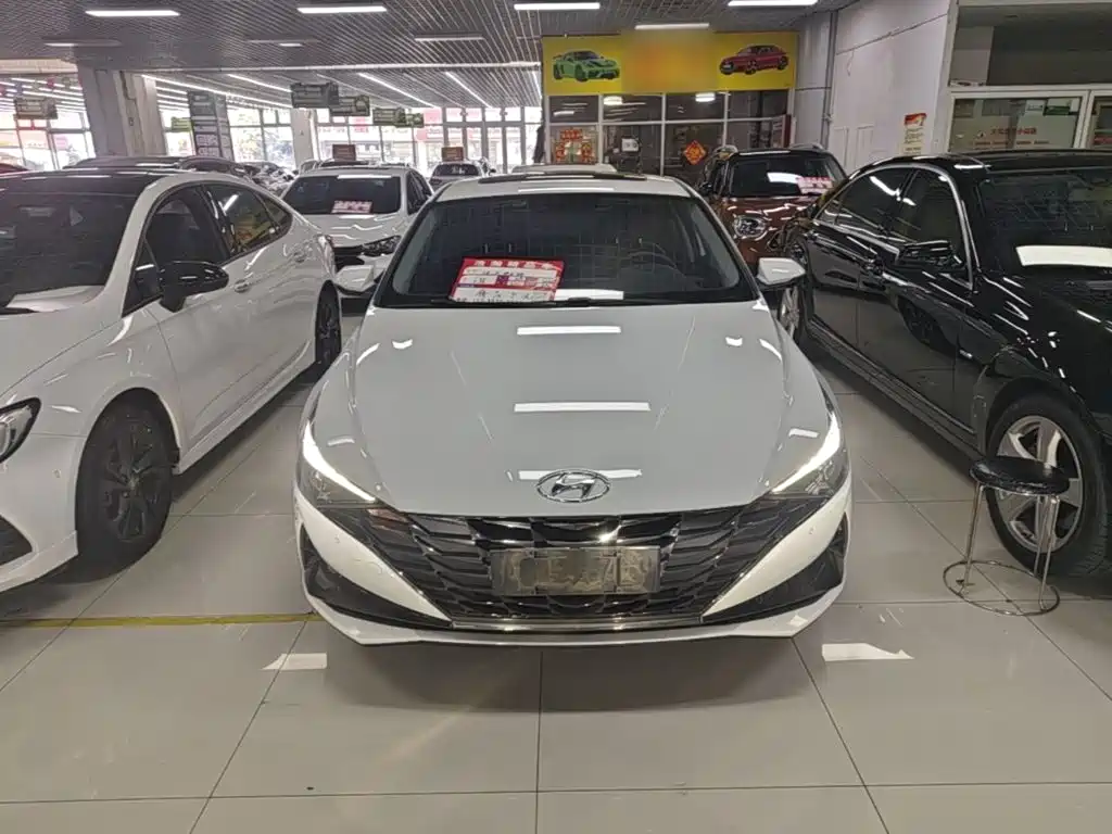 Hyundai Elantra — фото 3
