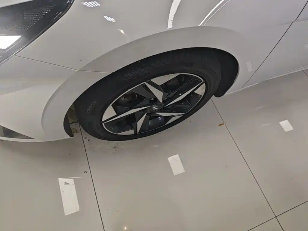 Hyundai Elantra — фото 23