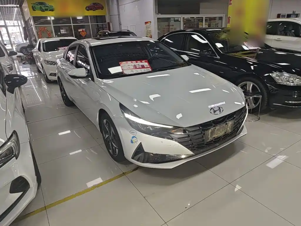 Hyundai Elantra — фото 4