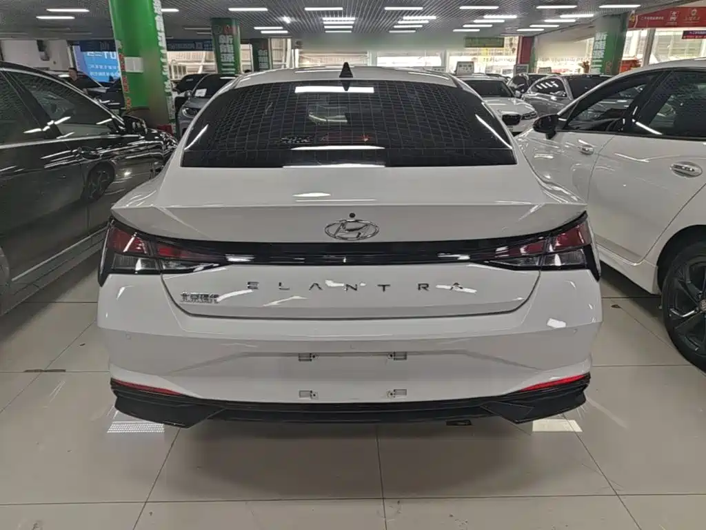 Hyundai Elantra — фото 6