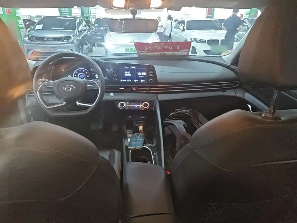 Hyundai Elantra — фото 10