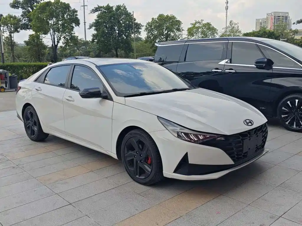 Hyundai Elantra — фото 2