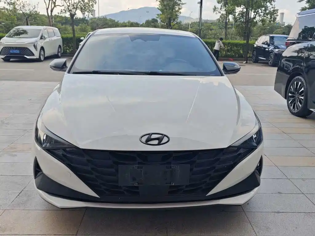 Hyundai Elantra — фото 3