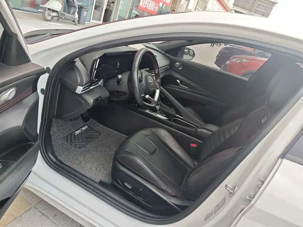 Hyundai Elantra — фото 4