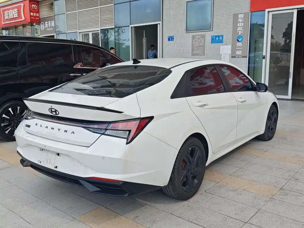 Hyundai Elantra — фото 9