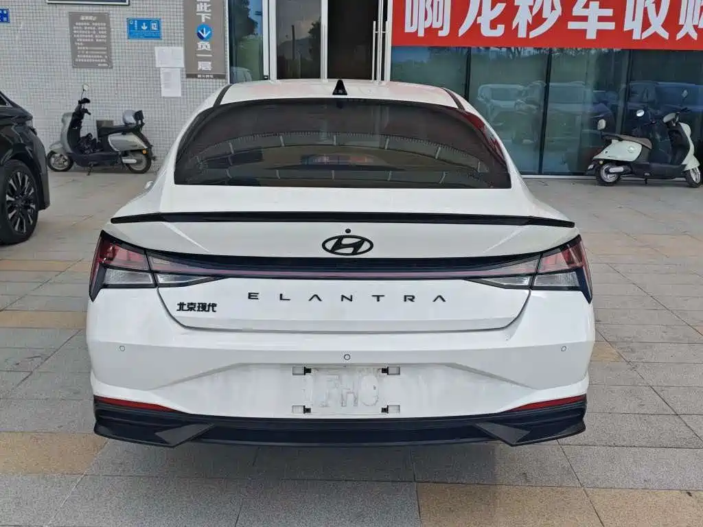 Hyundai Elantra — фото 10