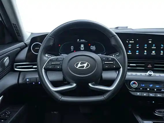 Hyundai Elantra — фото 9