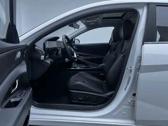 Hyundai Elantra — фото 10