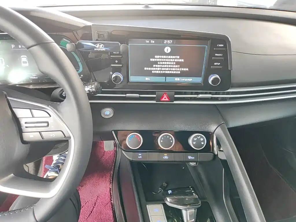 Hyundai Elantra — фото 13