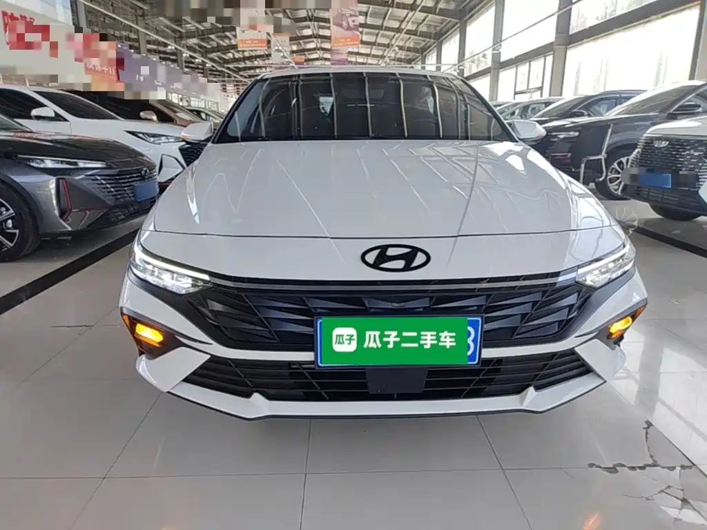Hyundai Elantra — фото 3