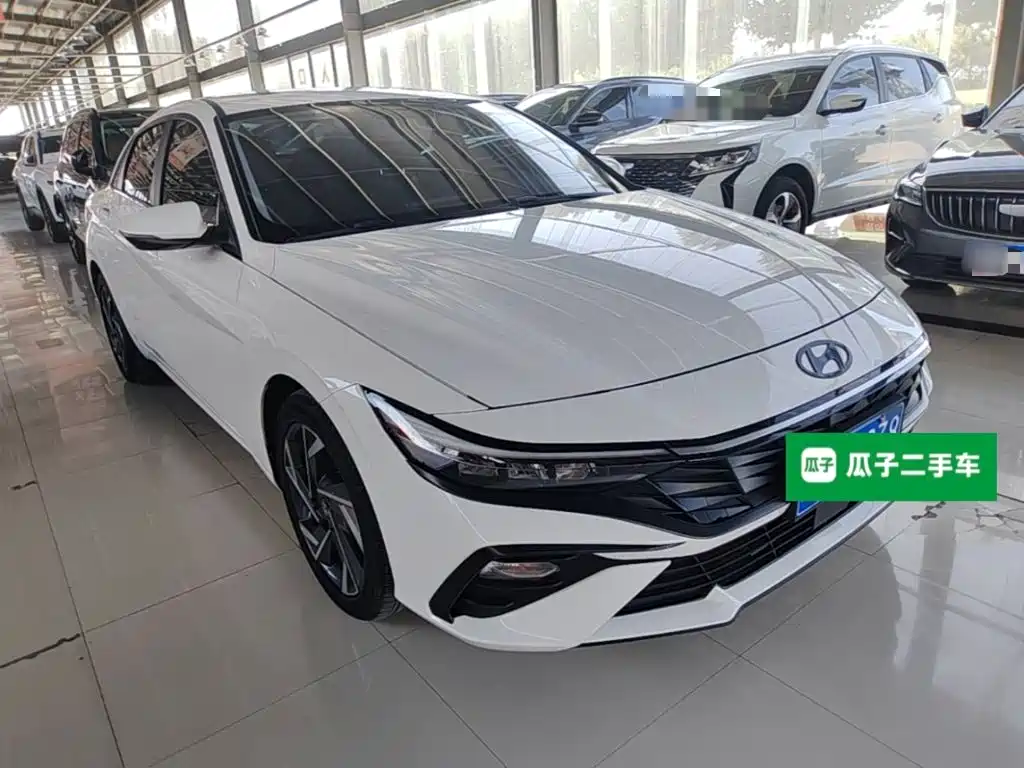 Hyundai Elantra — фото 4