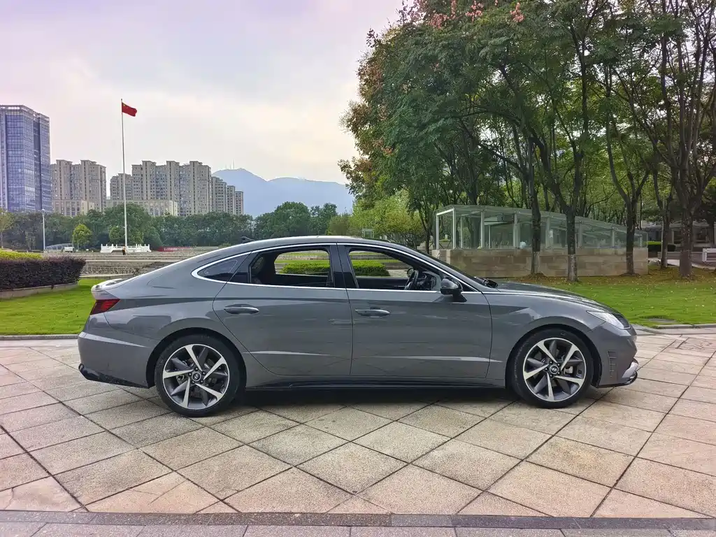 Hyundai Sonata — фото 13