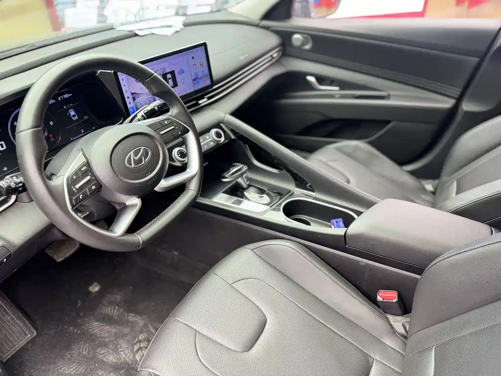 Hyundai Elantra — фото 10