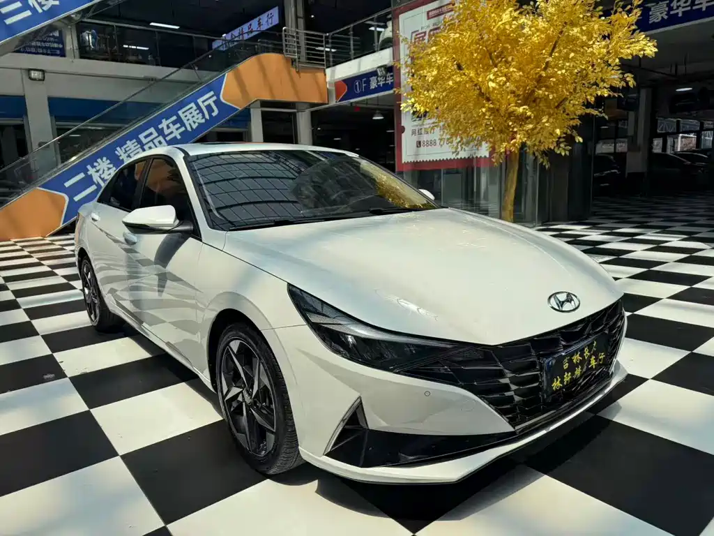 Hyundai Elantra — фото 2