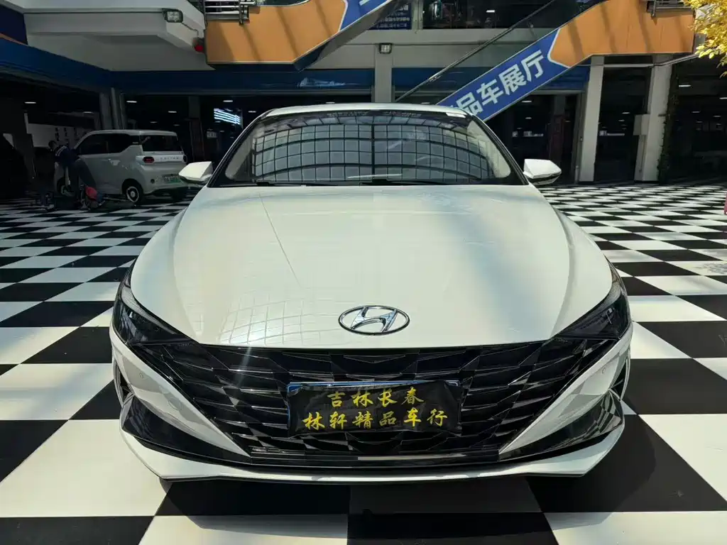 Hyundai Elantra — фото 3