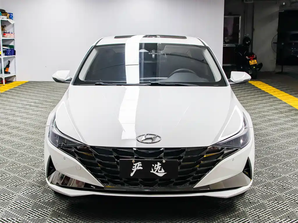Hyundai Elantra — фото 2