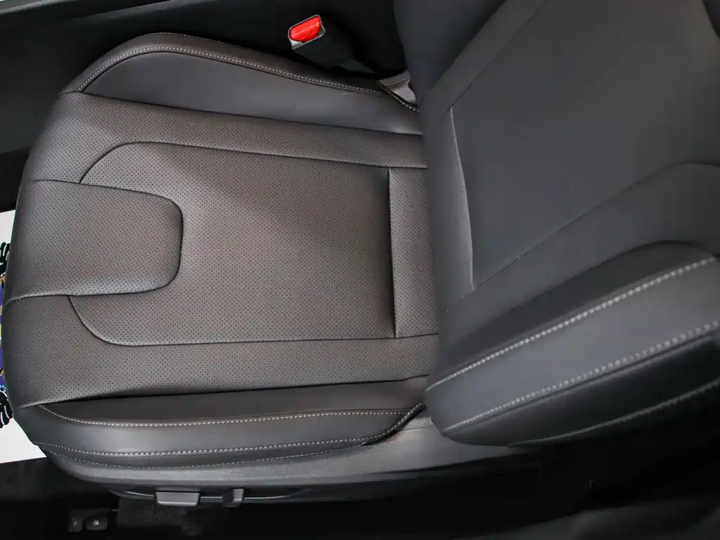 Hyundai Elantra — фото 14