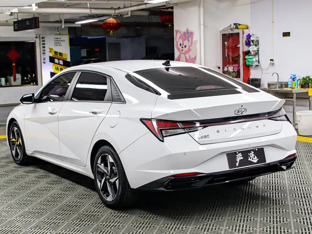 Hyundai Elantra — фото 19