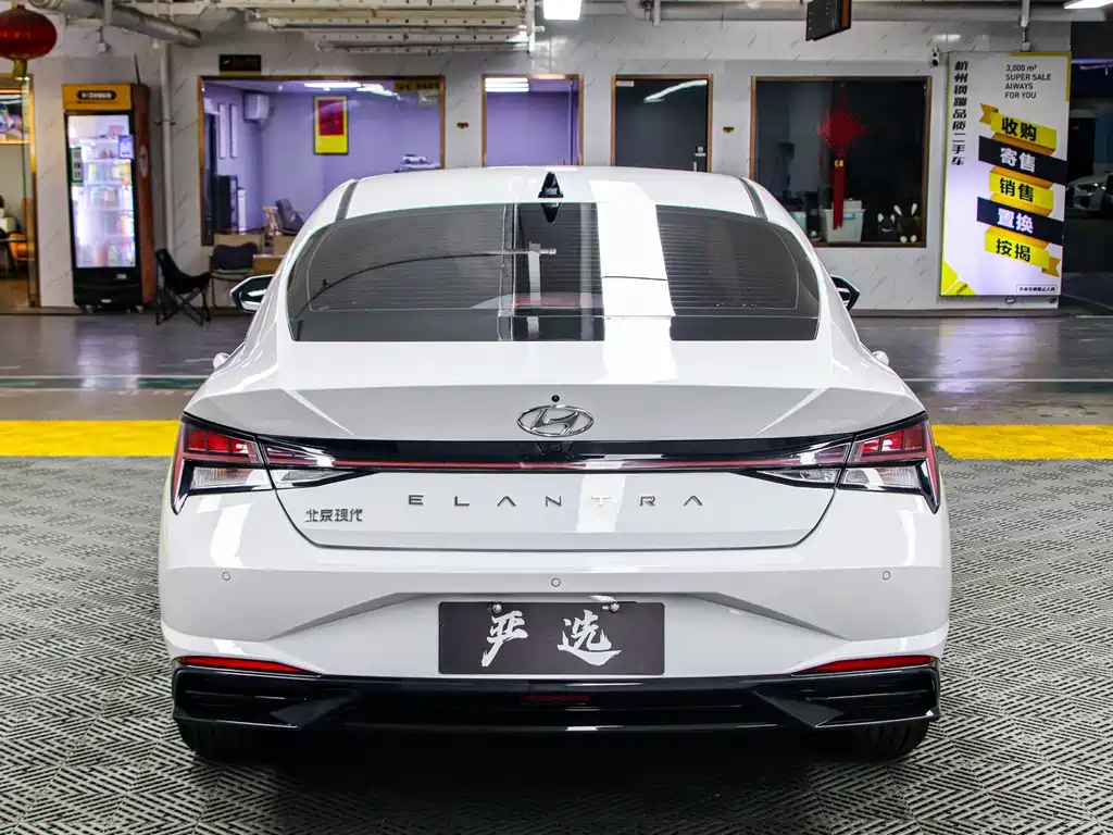 Hyundai Elantra — фото 20