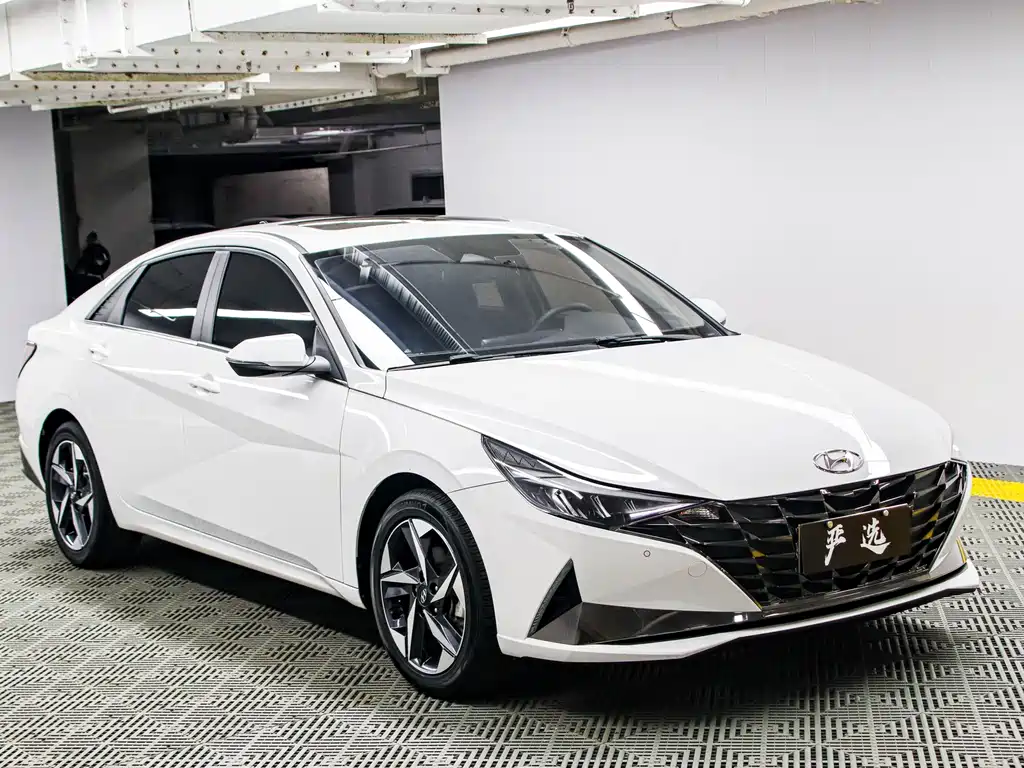 Hyundai Elantra — фото 3