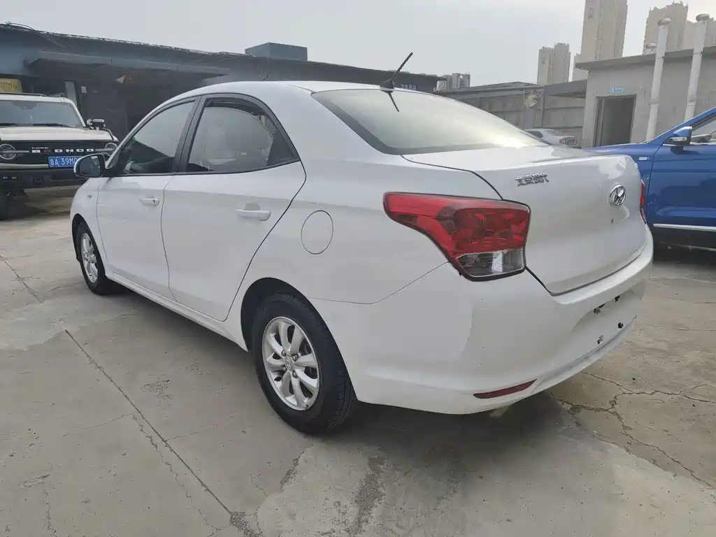 Hyundai Verna — фото 7