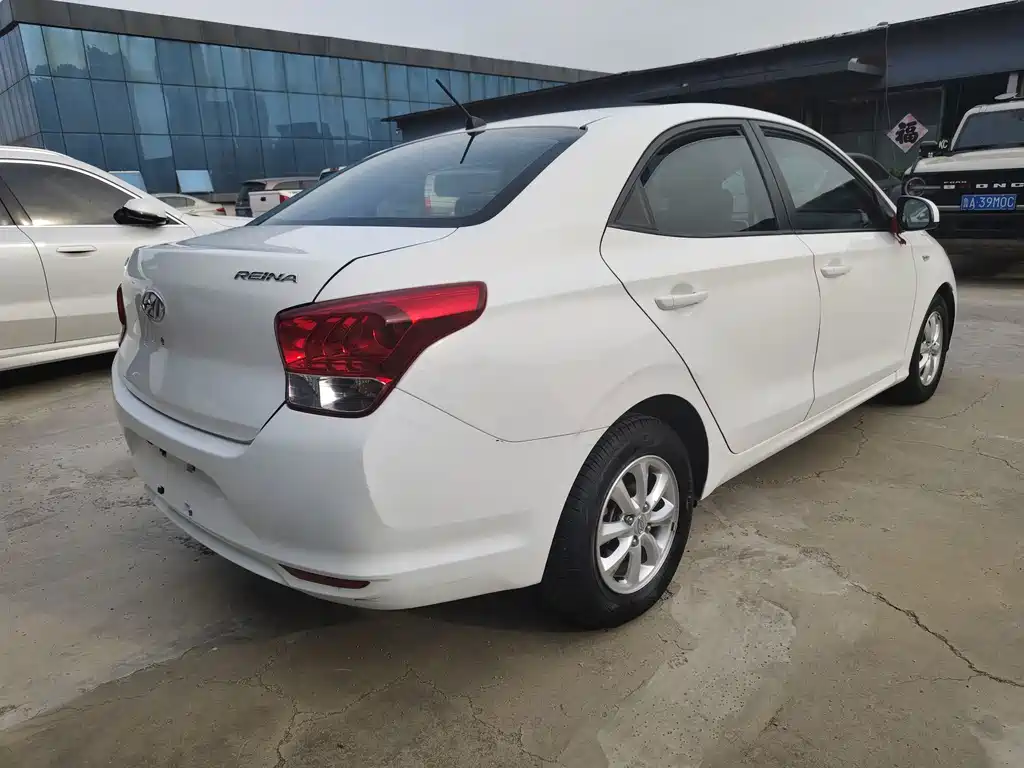 Hyundai Verna — фото 9