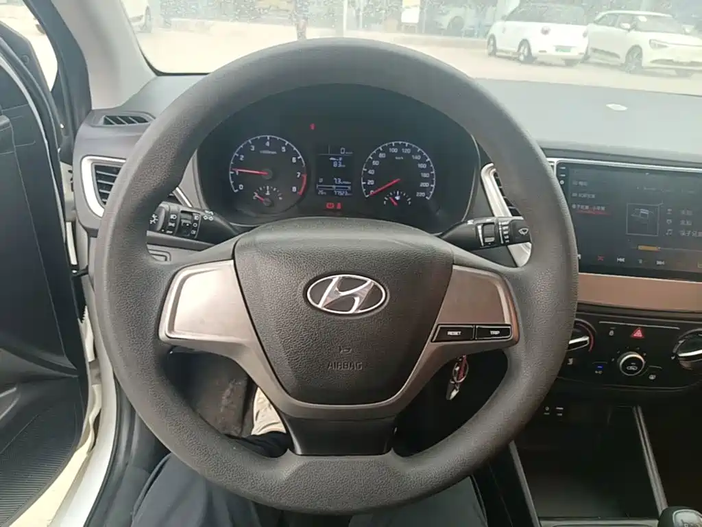Hyundai Verna — фото 11