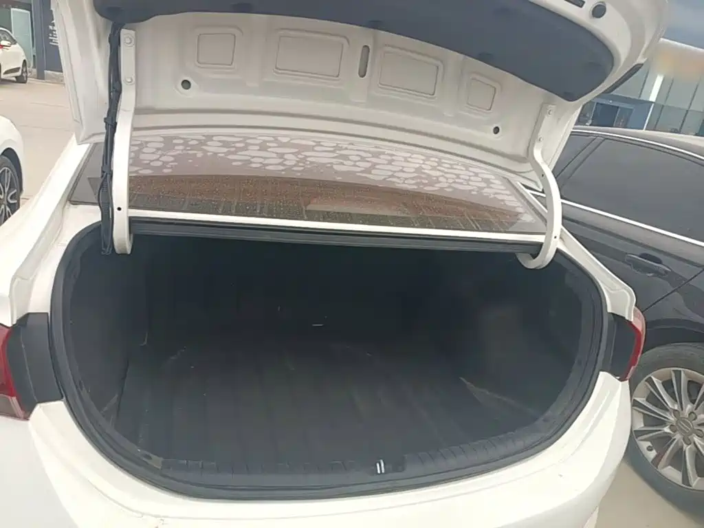 Hyundai Verna — фото 19