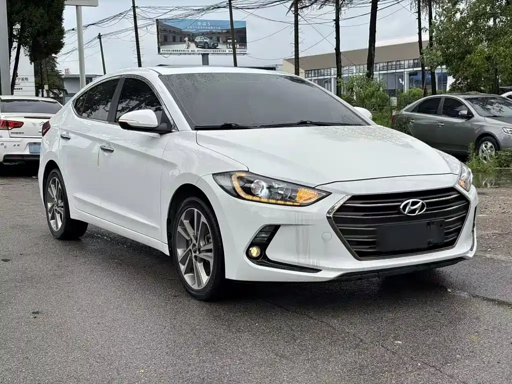 Hyundai Elantra — фото 22